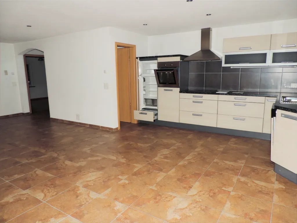 Grosszuegige 3.5-Zimmer-Wohnung mit sonnigem Balkon in Schnotwill