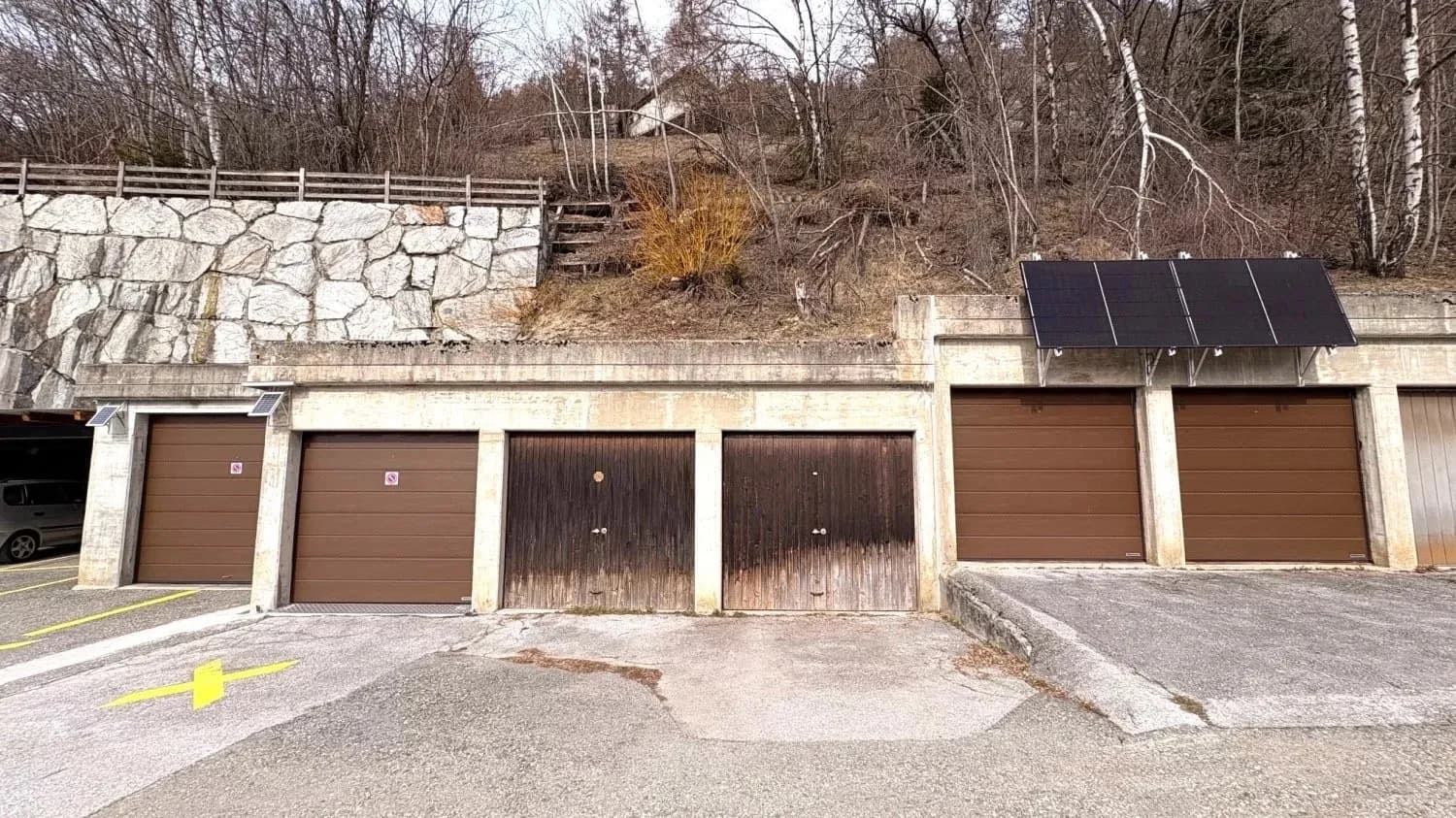 Haus mit Sitzplatz, Remise und Garage in Feschel