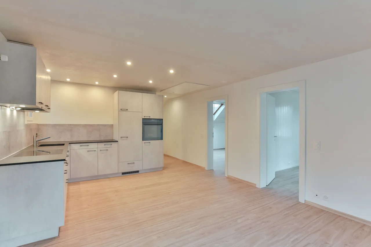 Renoviertes Zweifamilienhaus mit viel Platz und schönem Garten