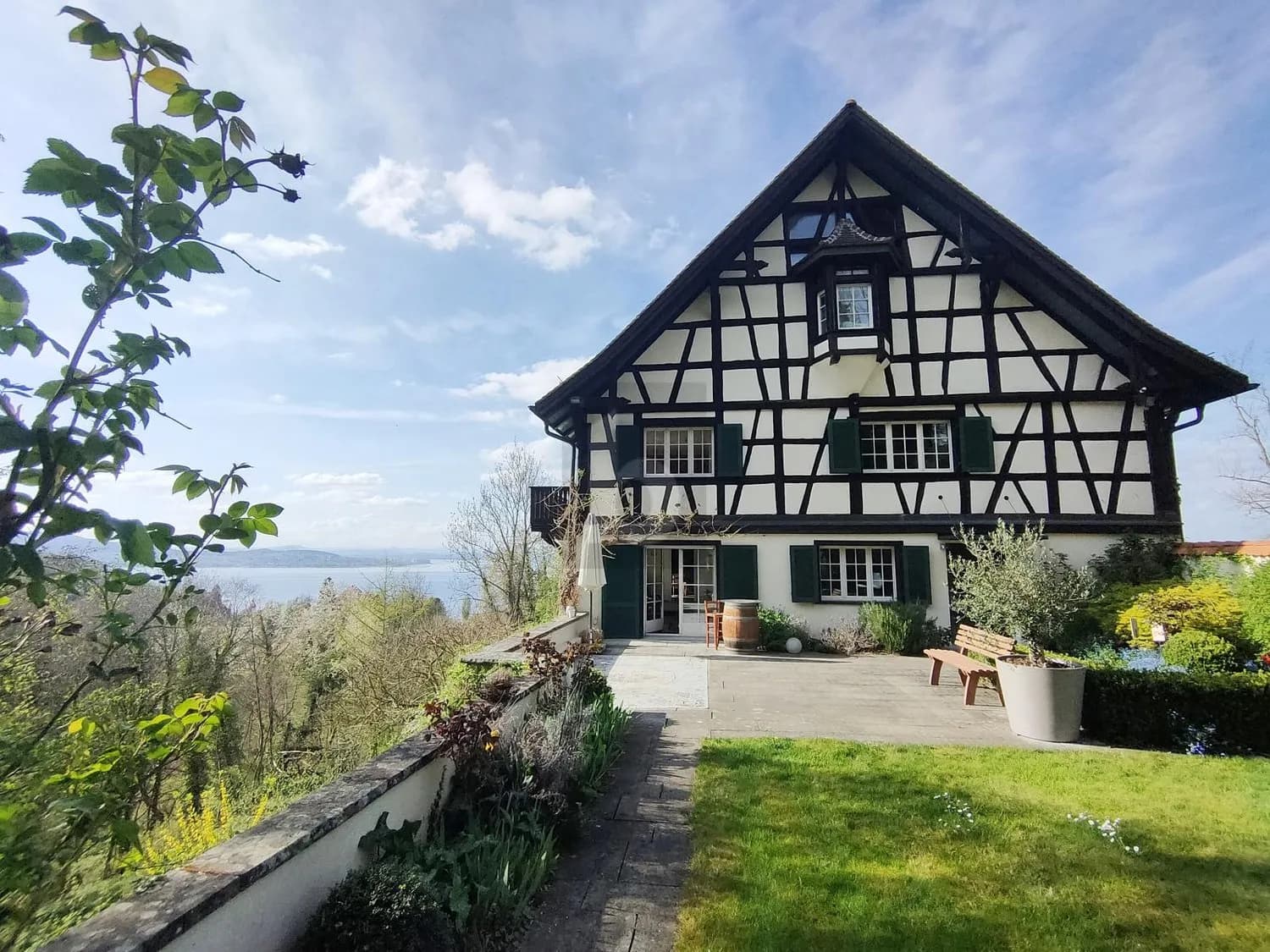 HERRSCHAFTLICH, GROSSZÜGIG MIT AUSSICHT