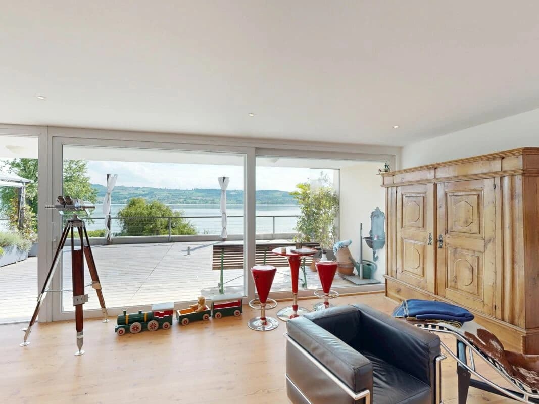 Wohn- und Geschäftshaus: Charmantes Zuhause mit Panoramablick über den Sempachersee
