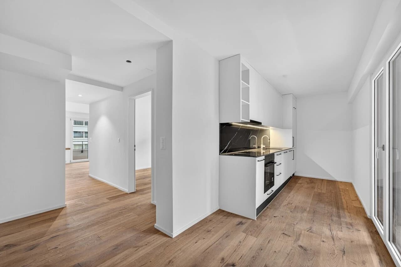 Erstvermietung: 2.5-Zimmer-Wohnung mit 2 Balkonen & Seeblick