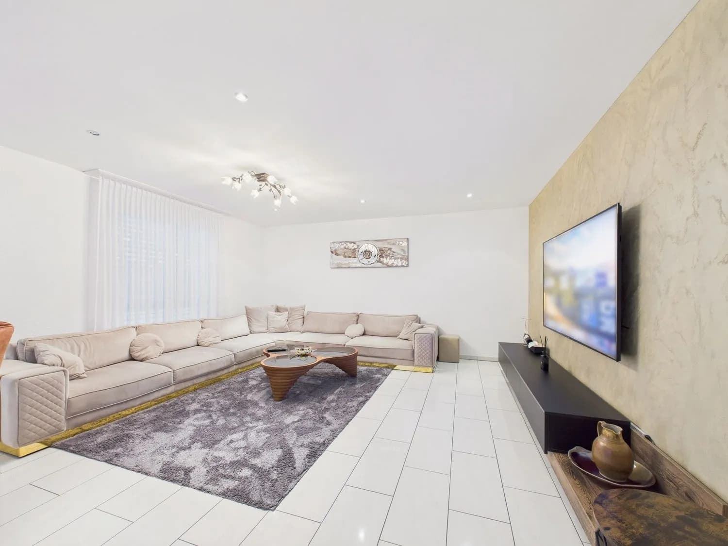 Moderne 6,5-Zimmer-Doppelhaushälfte in Uznach