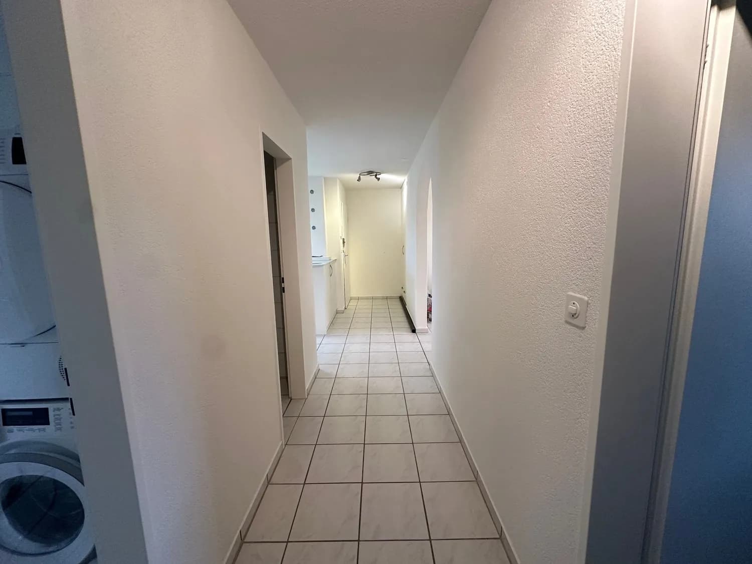 Steuergünstige und helle 3.5-Zimmer Wohnung mit Balkon und freiem Blick ins Grüne in Däniken