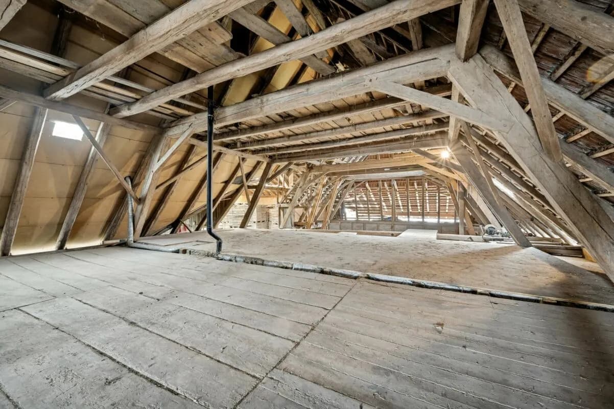 Bauernhaus mit Wohnraum, Ökonomieteil und Entwicklungspotenzial