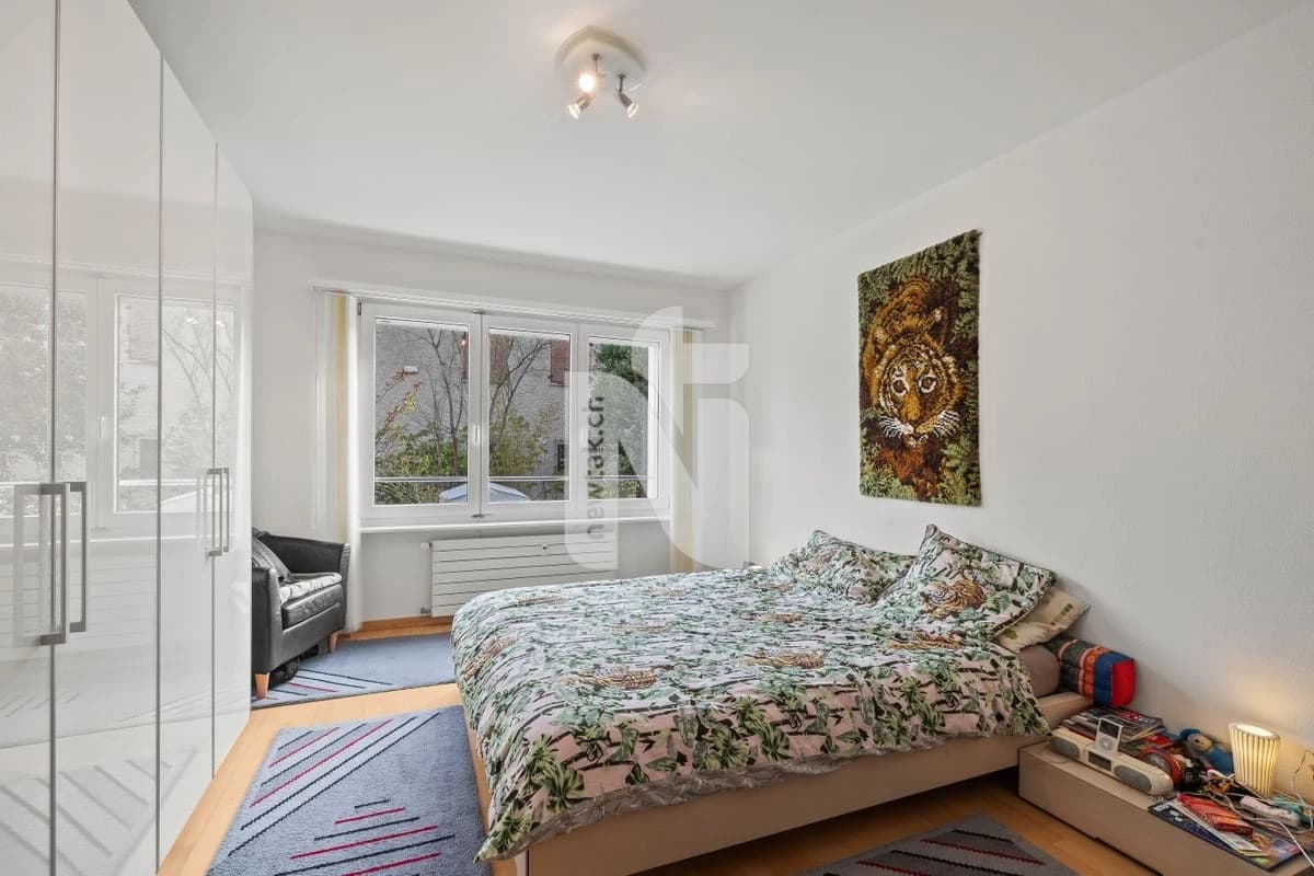 Familienfreundliche Gartenwohnung mit Balkon, eigenem Garten, Garagenbox und zusätzlichem Hobbyraum in bester Lage auf dem Bruderholz