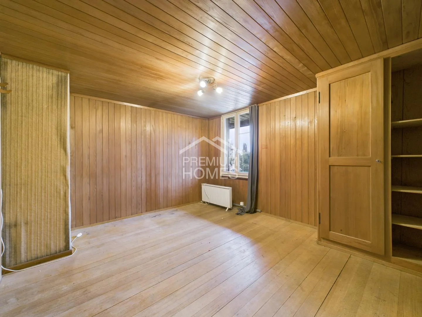 Vielseitiges Mehrfamilienhaus mit Ausbaupotenzial und bewilligter Erwe