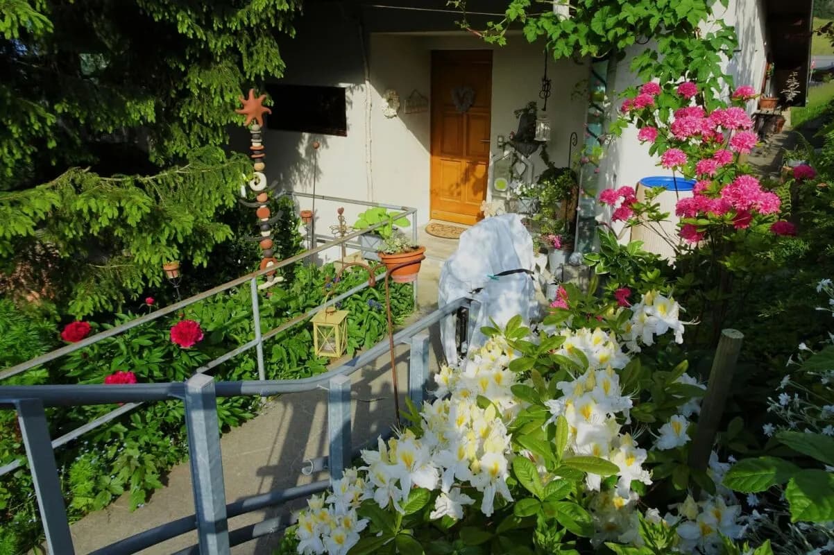 unverbaubarer Weitblick über den Thunersee und die umliegenden Bergketten