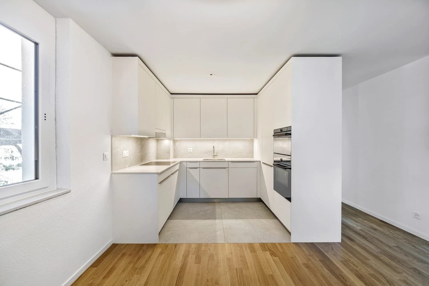 Helle, moderne Wohnung mit Gartensitzplatz