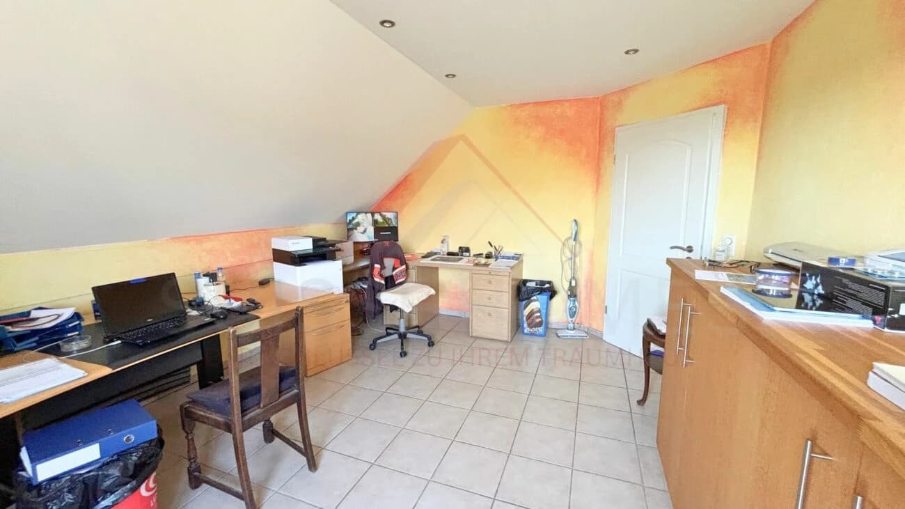 Gepflegtes Einfamilienhaus mit idyllischem Garten im Seeland