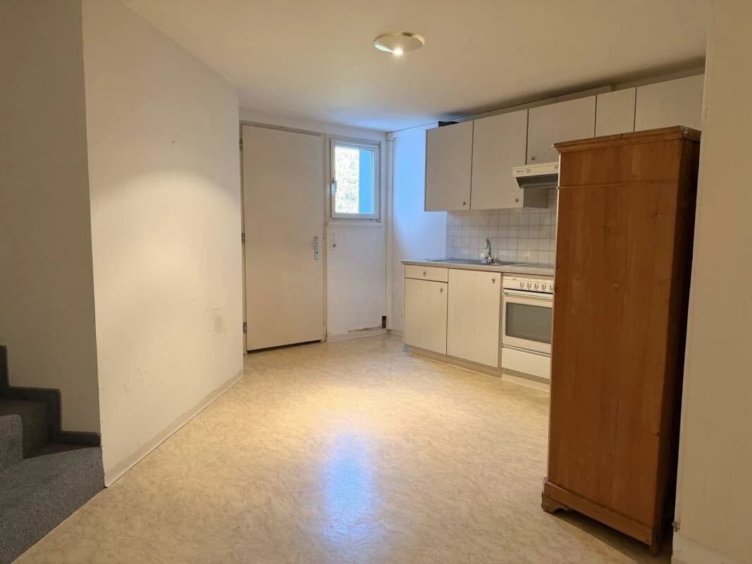 8 ½-Zi.-Einfamilienhaus mit 1 ½-Zi.-Wohnung an idyllischer Wohnlage mit herrlichem Weitblick