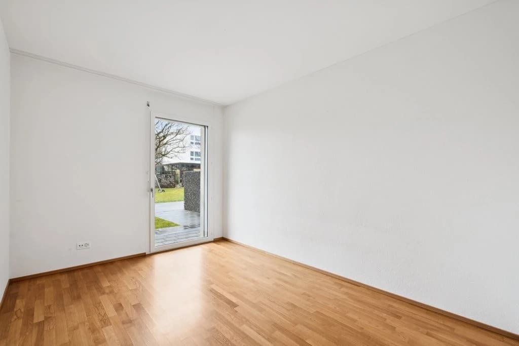 Viel Wohnraum und zwei gedeckte Sitzplätze