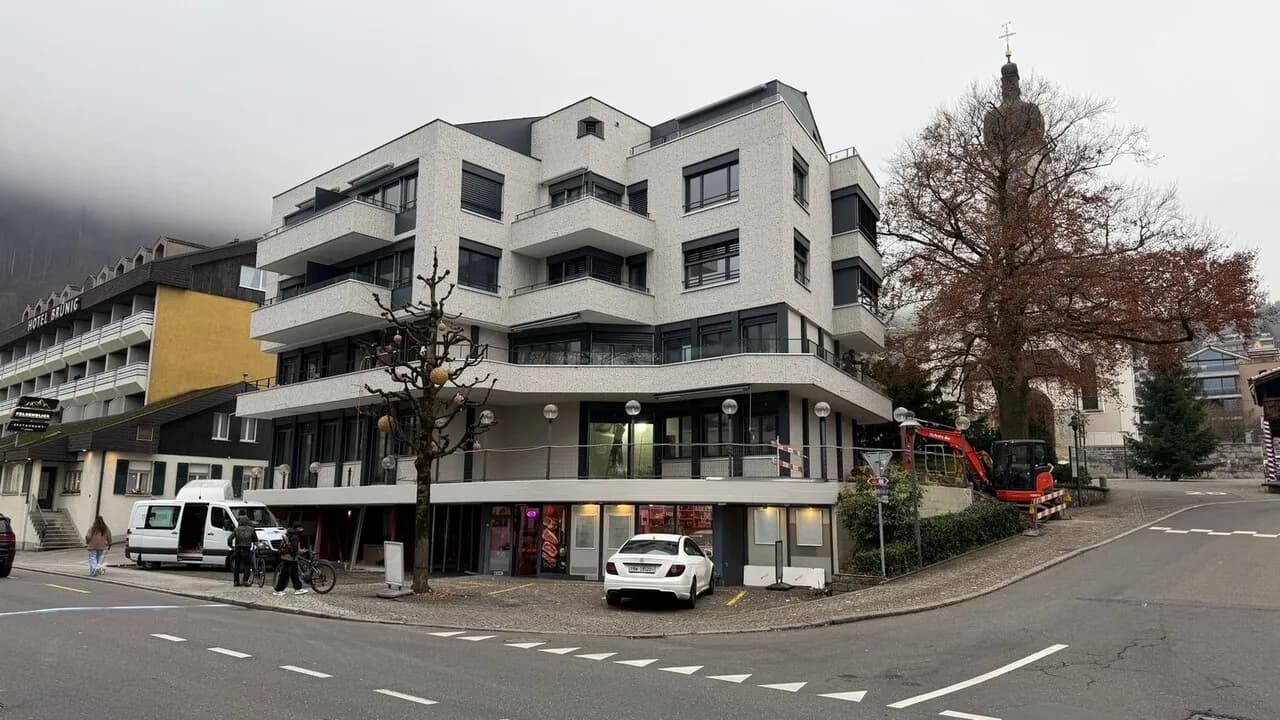 Erstvermietung - Hochwertig kernsanierte 2.5-Zimmer-Wohnung im EG