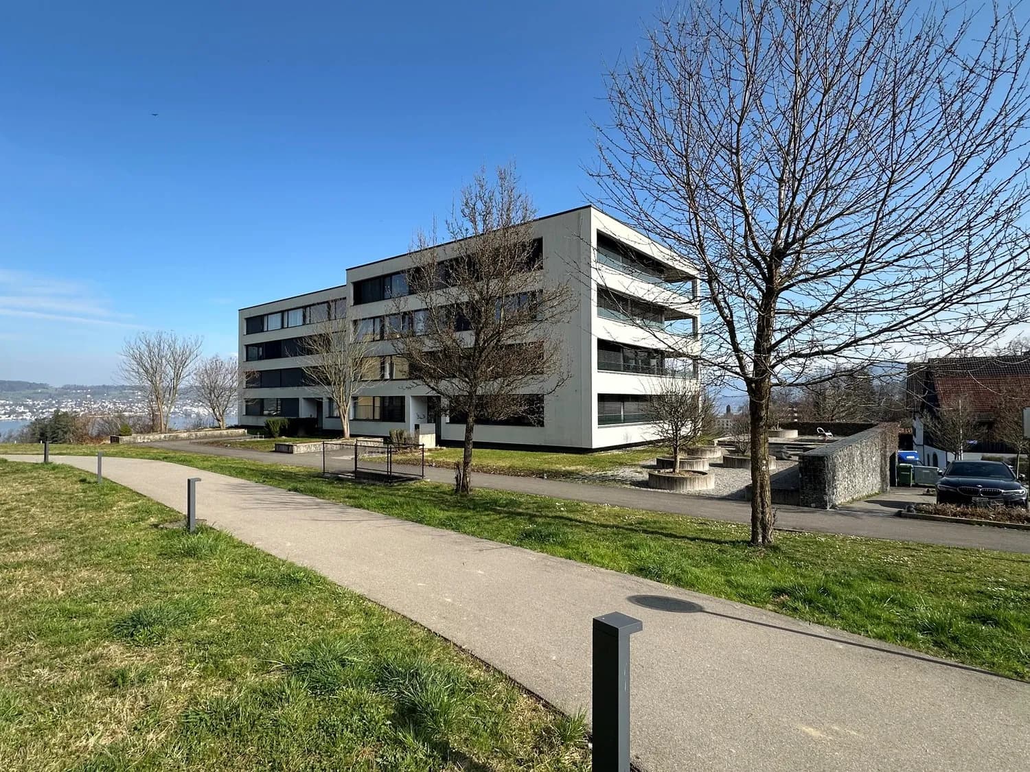 Exklusives Wohnen mit herrlicher Weitsicht auf die Berge und den See