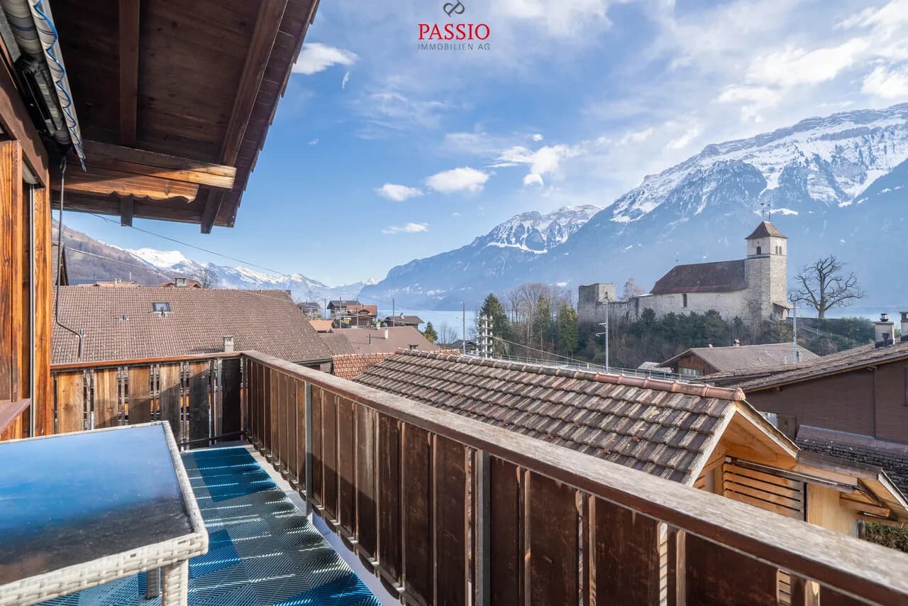 7.5-Zimmer Doppeleinfamilienhaus mit Seesicht und Potenzial