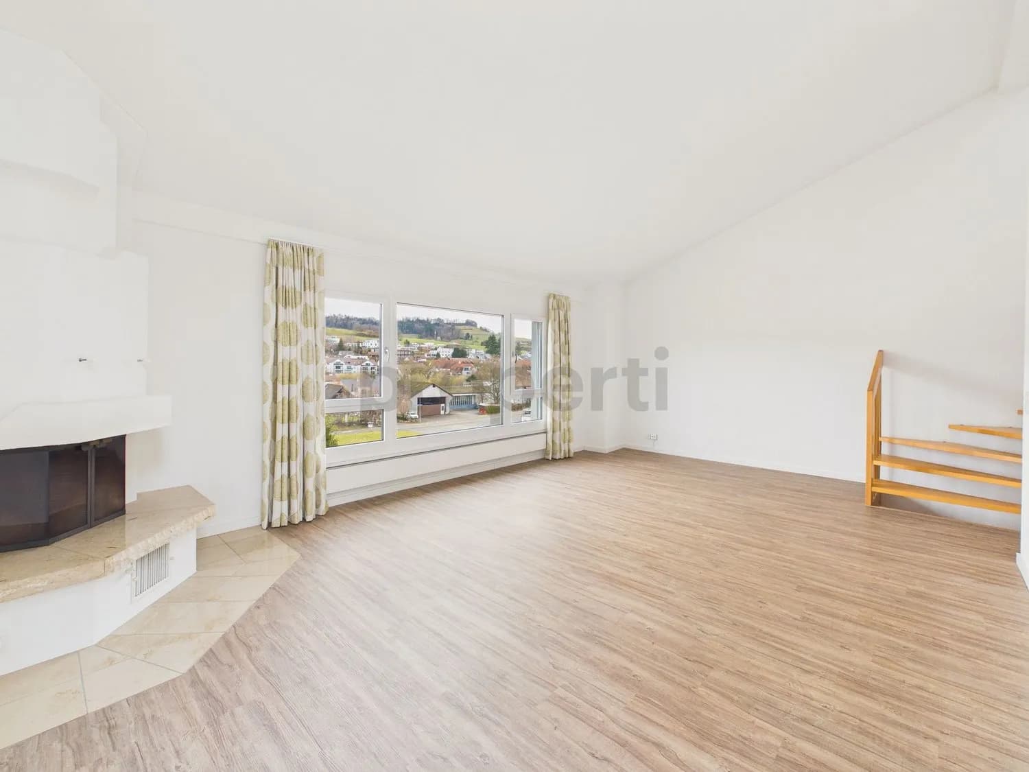 Grosszügiges 5.5-Zimmer Reihenhaus in ruhiger Hanglage