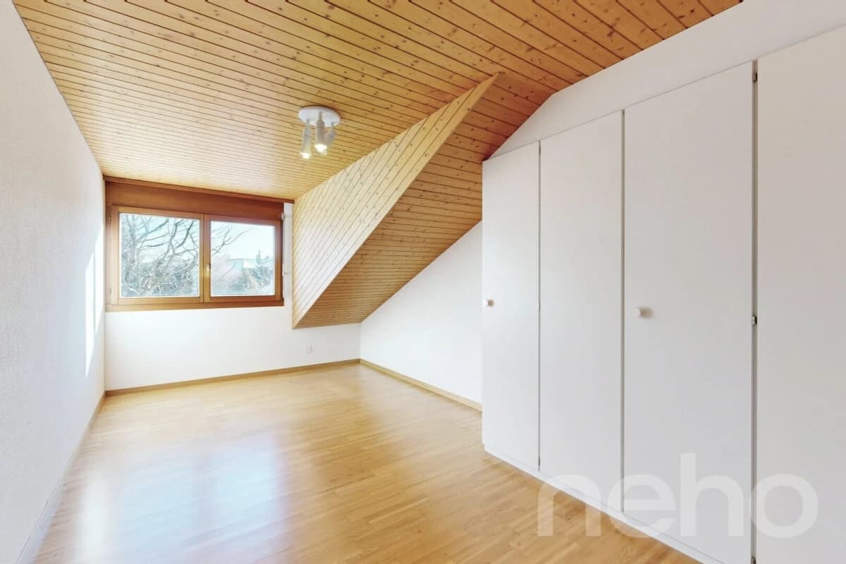 Grosses Einfamilienhaus mit Garten, Wintergarten und viel Potenzial