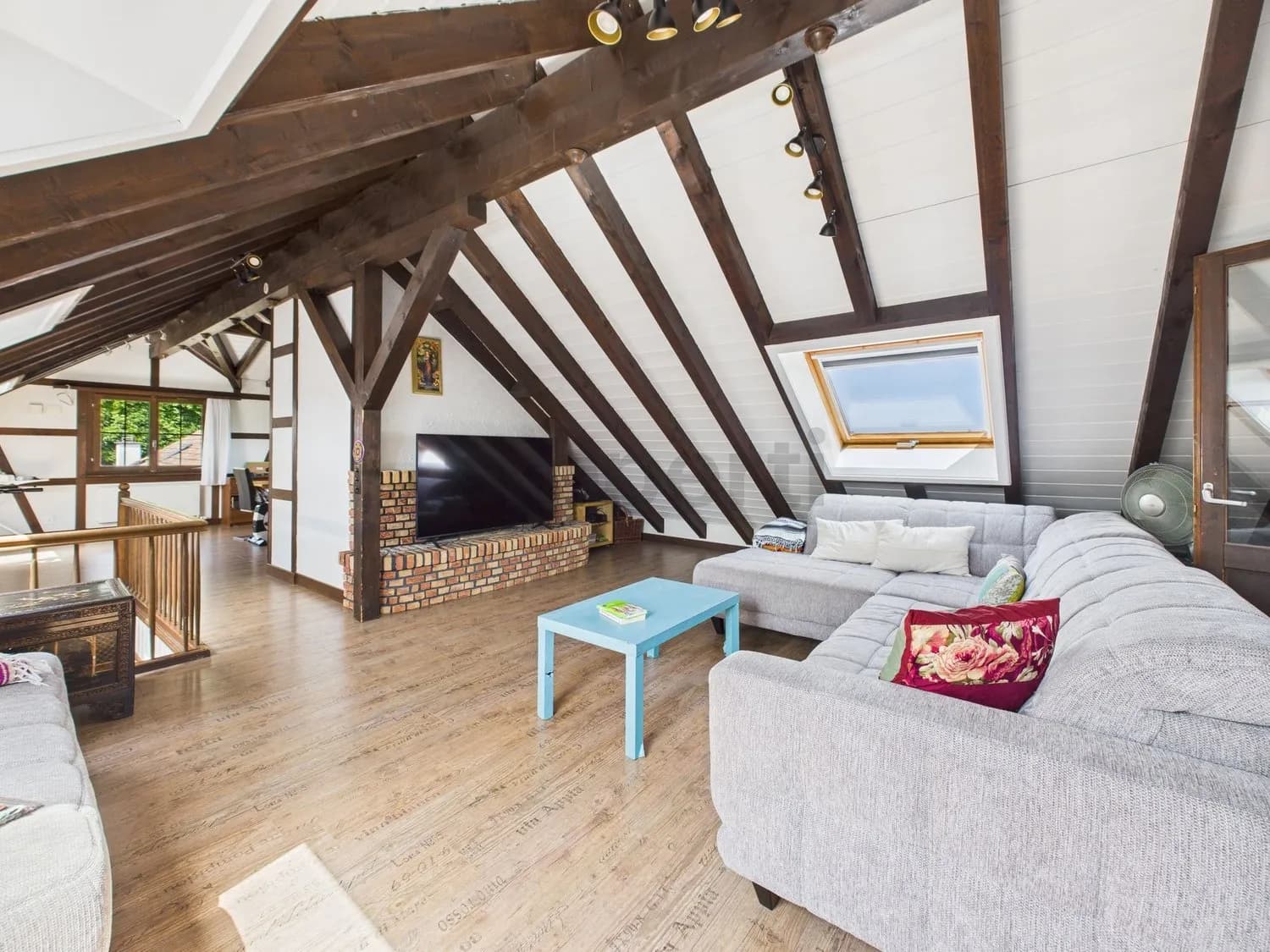 Grosszügige 6.5-Zimmer-Maisonette mit Weitsicht in Meierskappel