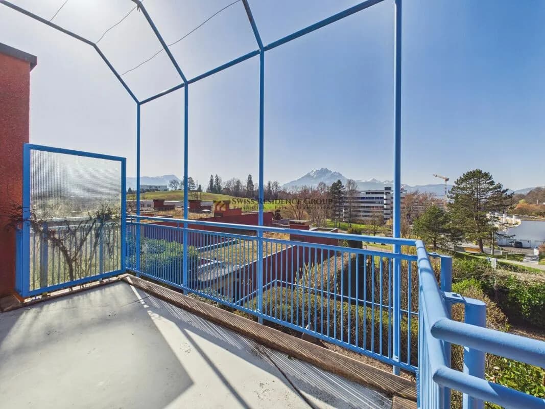 Sonniges 7.5-Zimmer Reihen-Einfamilienhaus mit Garten, Balkon und Bergsicht