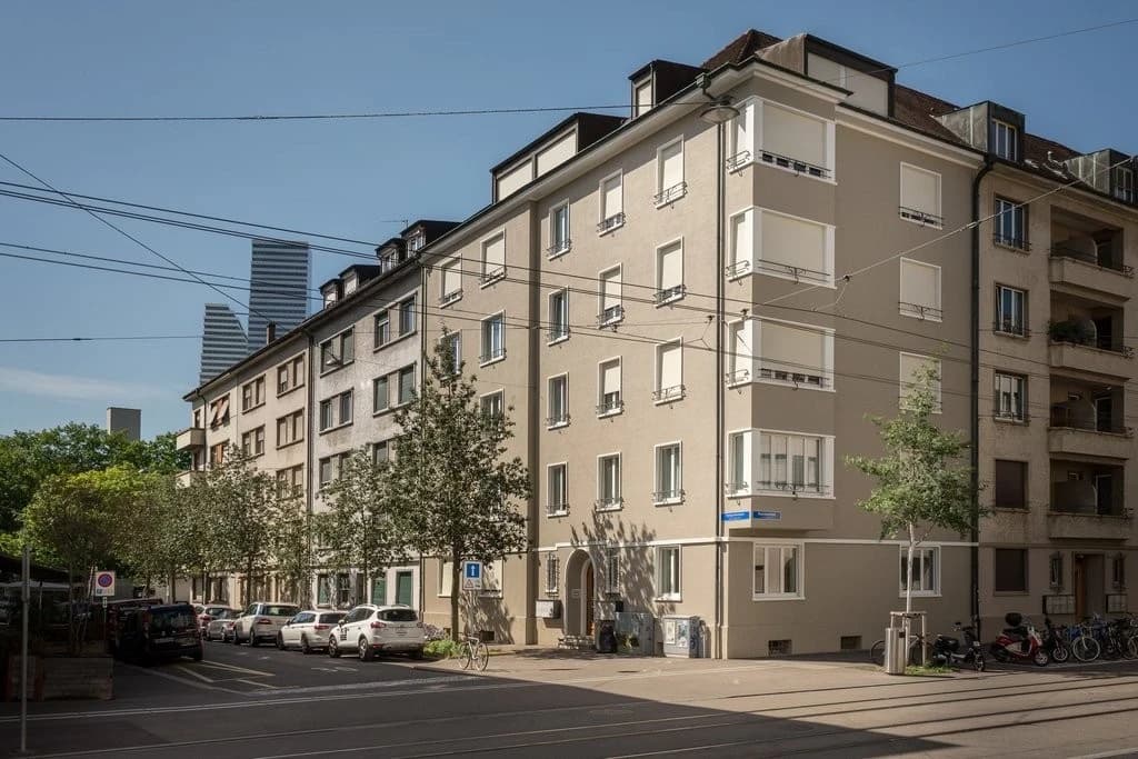 Nähe Messeplatz: Balkon zum Innenhof und Waschtrockner