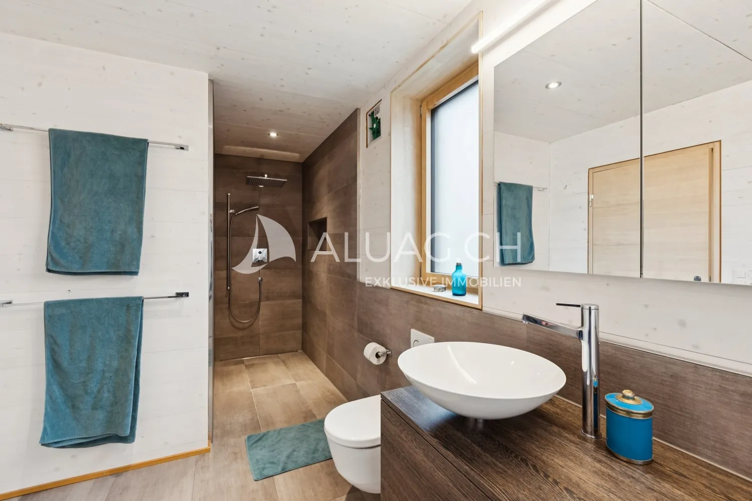 MODERN, VIEL PLATZ, STIL, RUHE UND PRIVATSPHÄRE