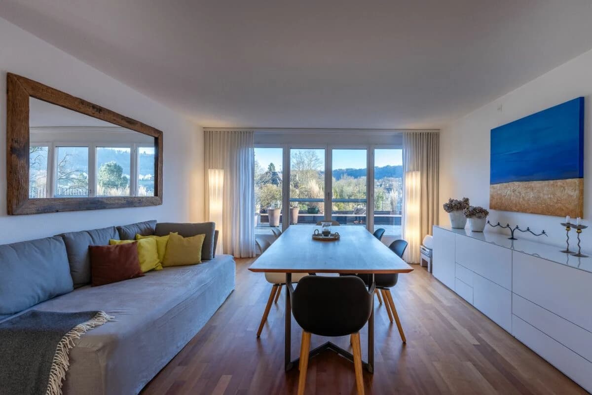 Grosse Sonnenterrasse plus Cheminée im exklusives Terrassenhaus beim Lindli