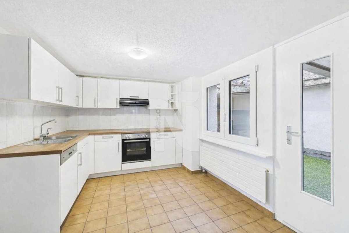 Grosszügige 3.5-Zimmer-Erdgeschosswohnung mit Terrasse in Flüh