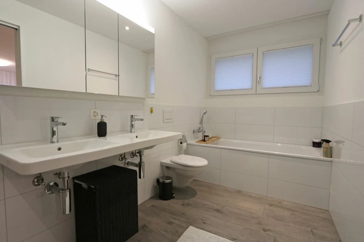 Grosszügige 4.5 Zimmer-Wohnung mit Balkonverglasung