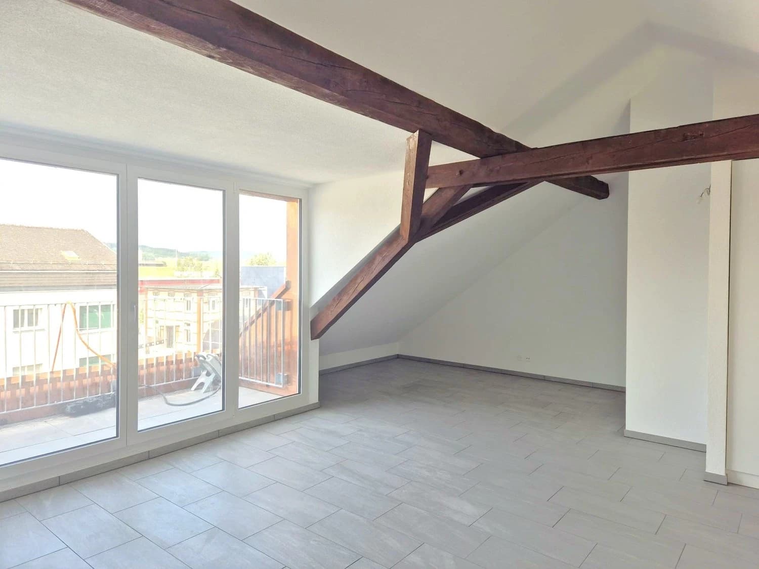 wunderschöne Dachwohnung mit Balkon