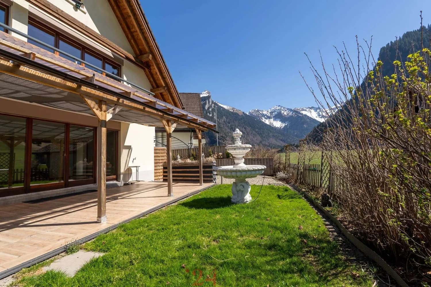 6.5 Zi-Doppeleinfamilienhaus mit Einliegerwohnung