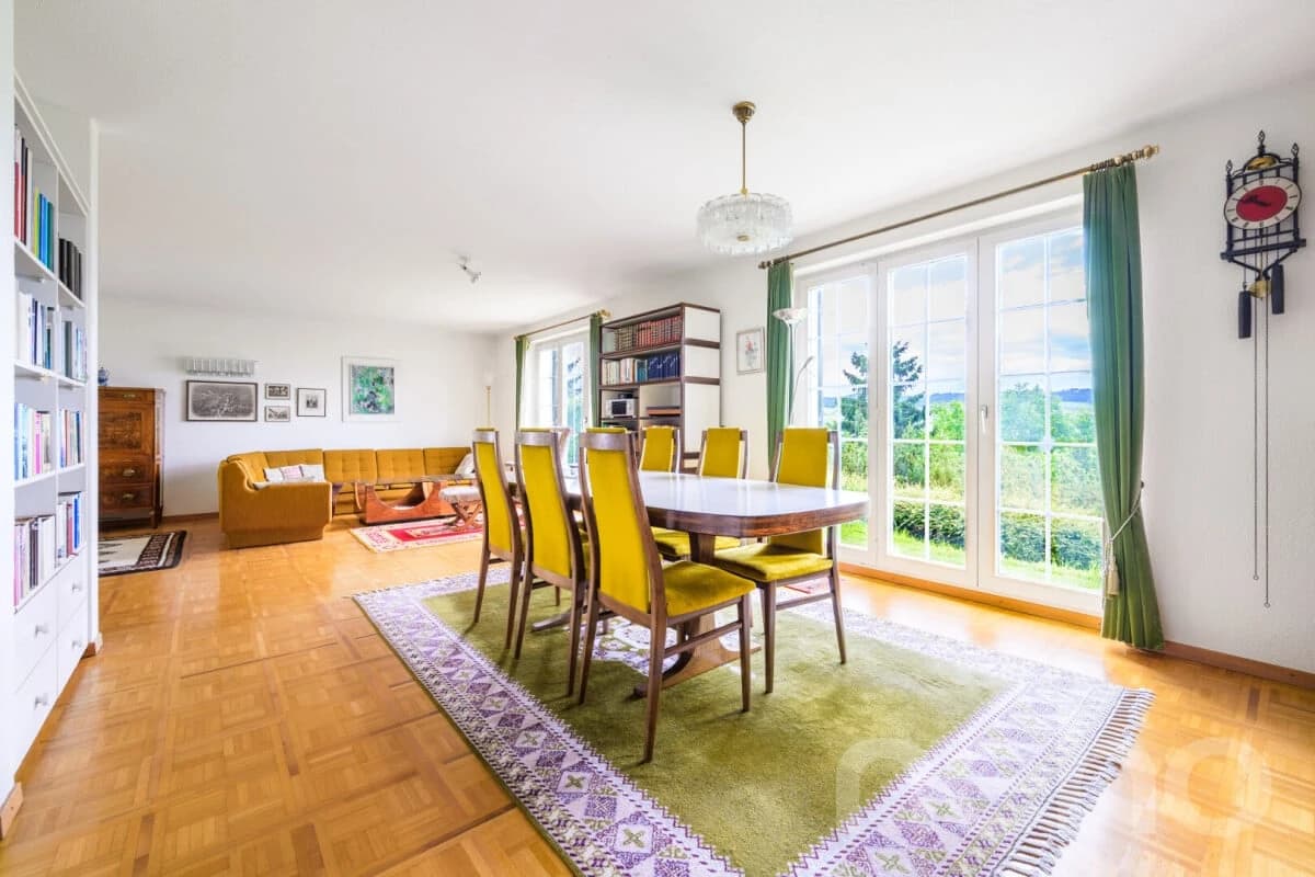 Grosszügiges Einfamilienhaus mit Weitblick und traumhaftem Garten