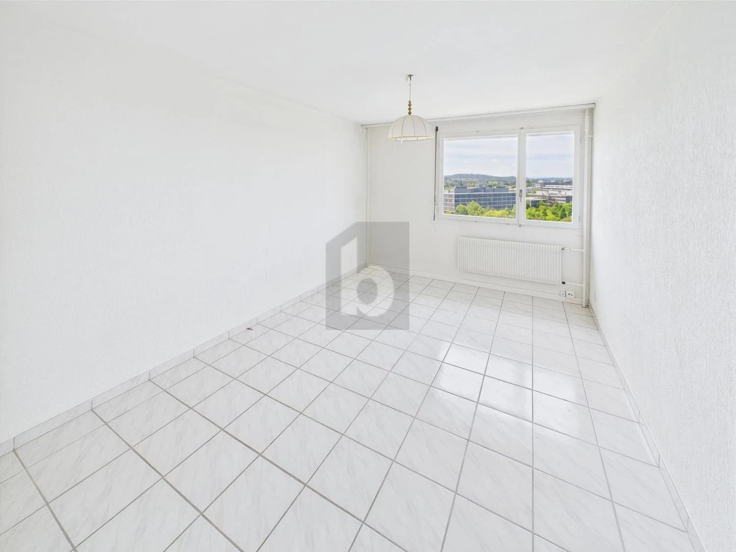 HELL, ZENTRAL UND MIT AUSSICHT