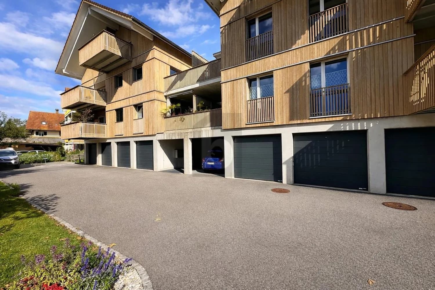 LICHTDURCHFLUTET, MODERN MIT GROSSEM BALKON