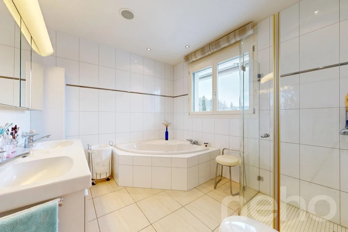 Sonniges Attika-Juwel: Direkter Liftzugang, Cheminée & Panoramasicht