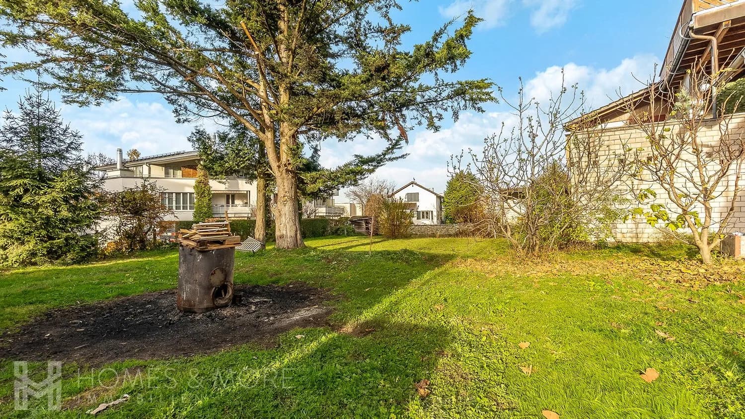 GROSSZÜGIGE LIEGENSCHAFT MIT EINLIEGERWOHNUNG UND BAULANDRESERVE