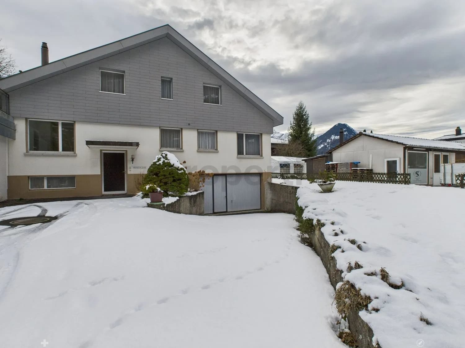 Grosszuegiges 6.5-Zimmer Einfamilienhaus mit Garten an einzigartiger Lage an der Aare in Interlaken