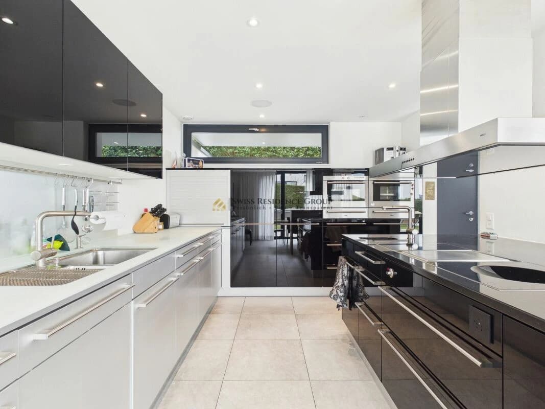 Modernes Einfamilienhaus mit Panorama in Adliswil