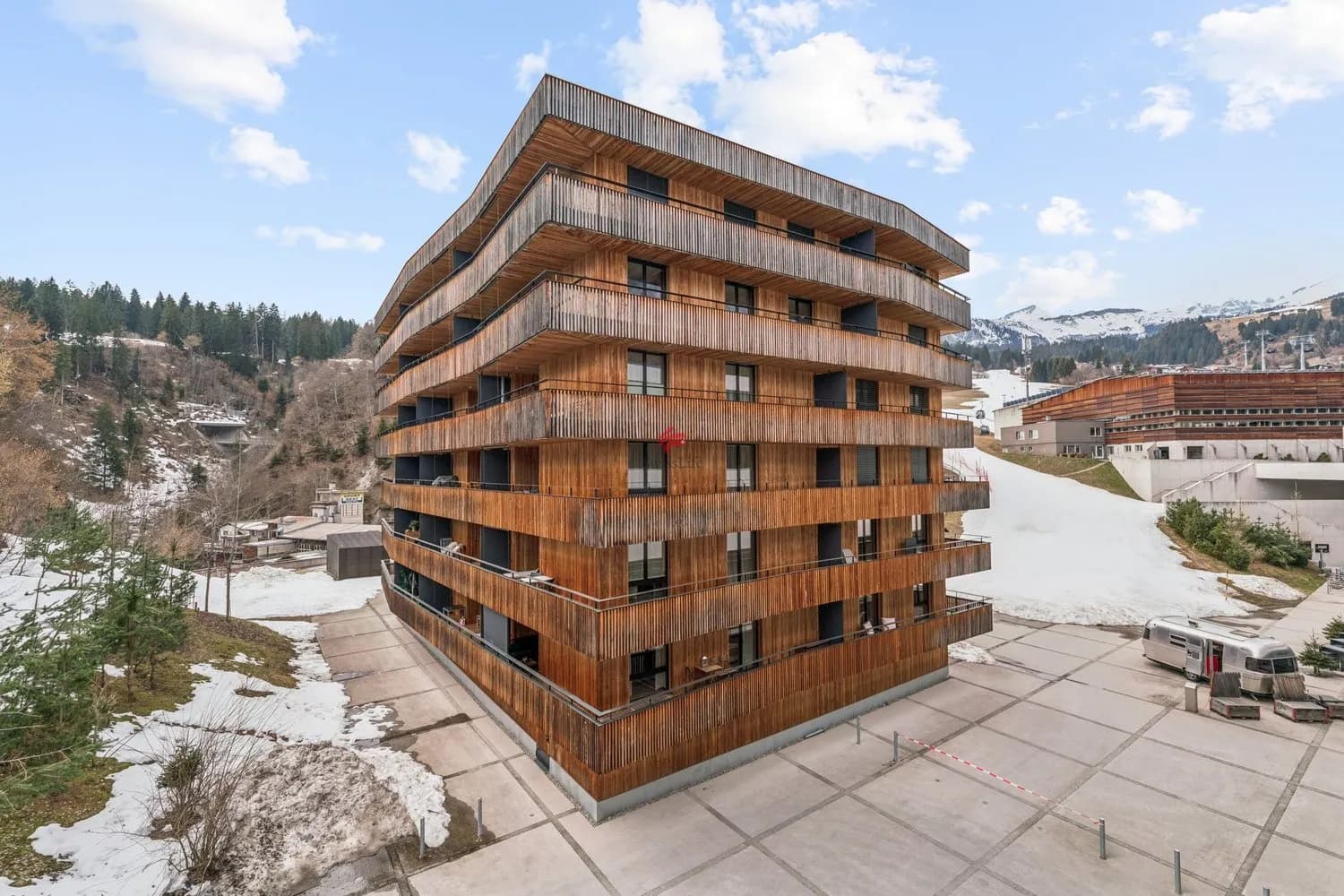 Ski In / Ski Out in der Weissen Arena!