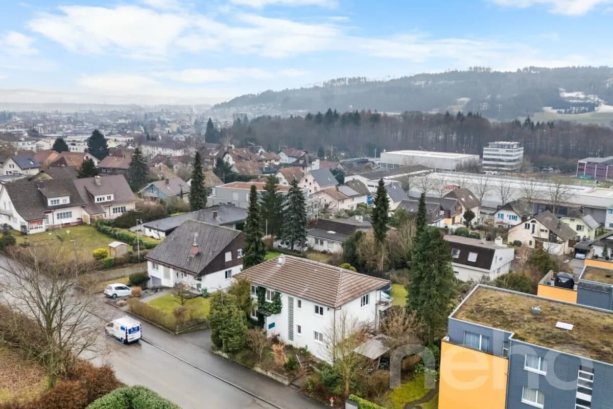 Grosses Einfamilienhaus mit Einliegerwohnung und Gartenparadies
