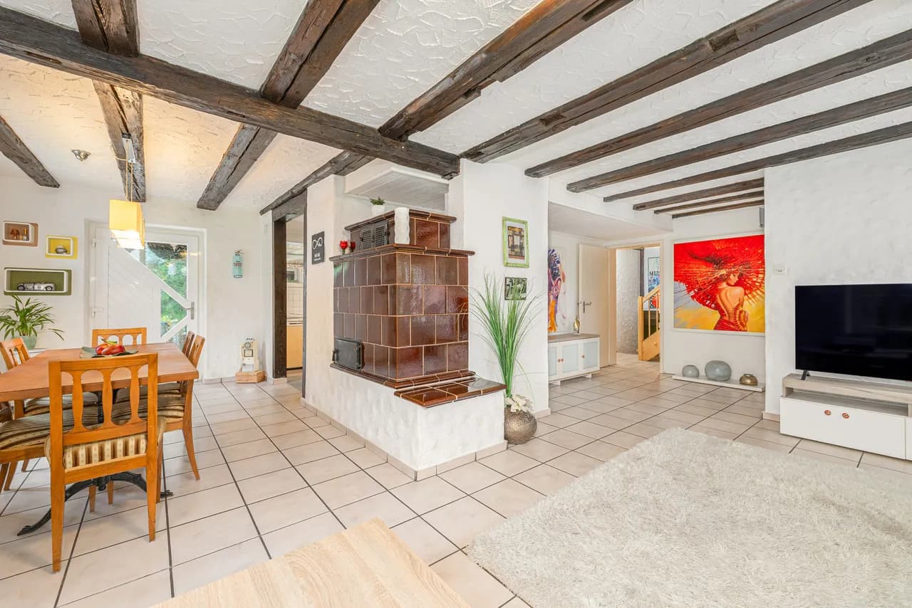 Grosszügiges Einfamilienhaus mit Gartenidylle und Potenzial