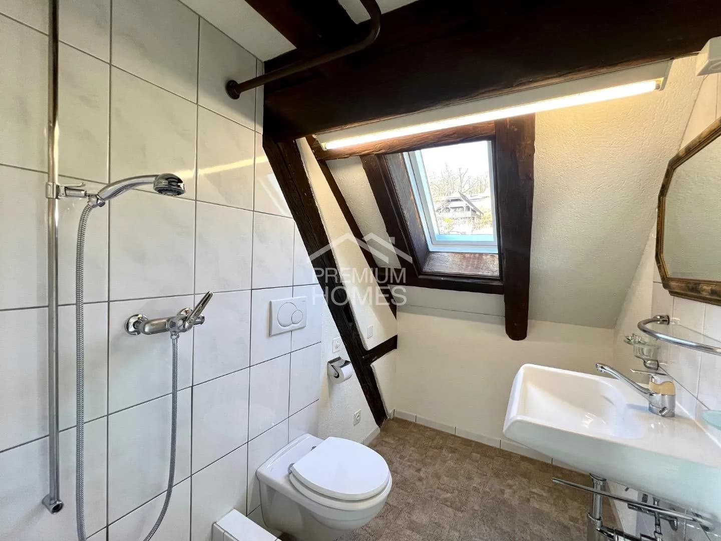 Rarität mit Weitsicht: MFH mit Baulandreserve und Bergblick