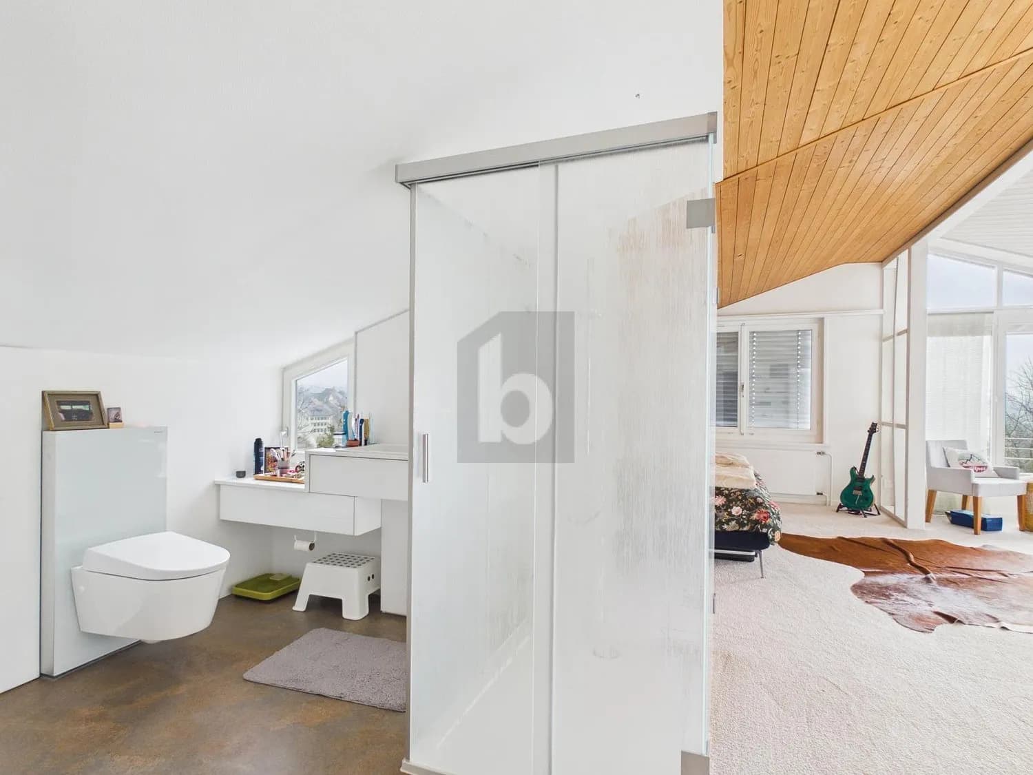 RUHIG, SONNIG, MIT GROSSZÜGIGEM GARTEN