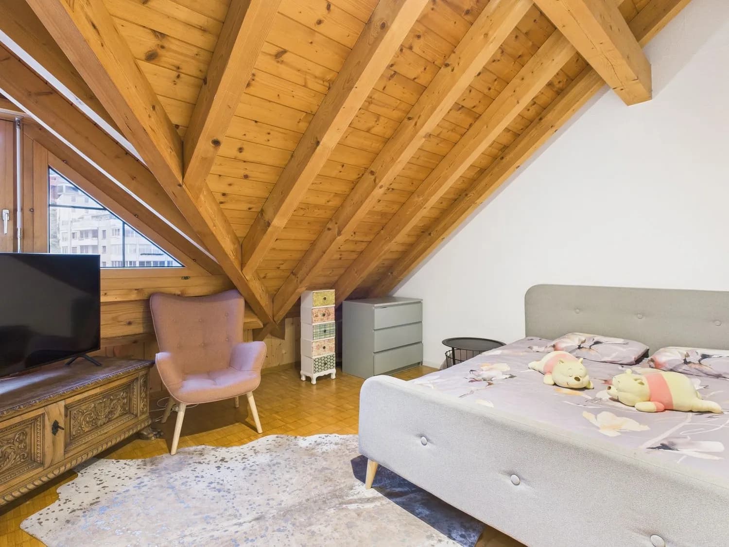 Grosszuegige 5.5-Zimmer Maisonette-Wohnung mit Seesicht in Freienbach