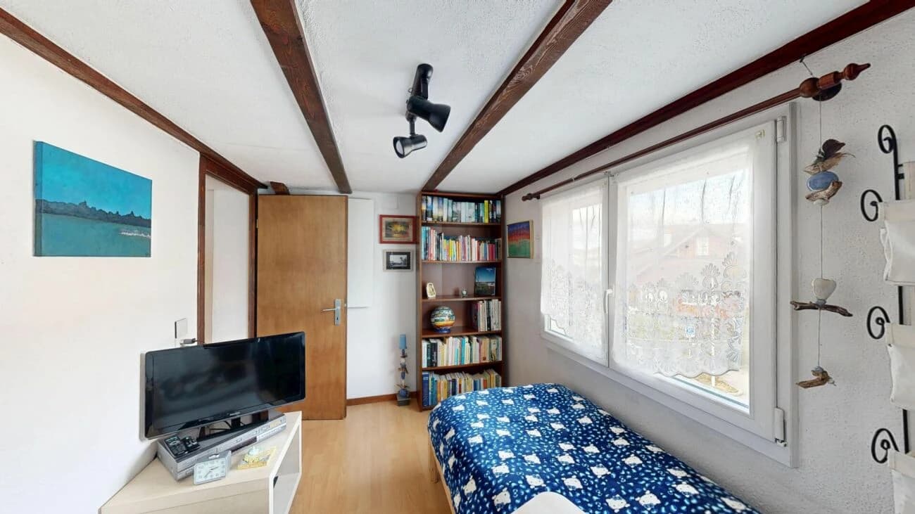 Charmanter Hausteil mit separatem Atelier und grossem Garten