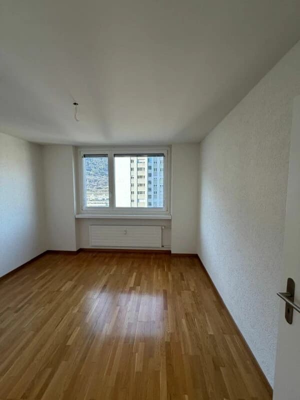 Schöne, helle 4-Zimmer-Wohnung mit Balkon & Bergsicht an zentraler Lage in Chur