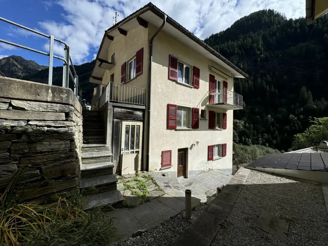 Einfamilienhaus mit zwei Wohnungen - Ihr Projekt an idyllischer Lage!