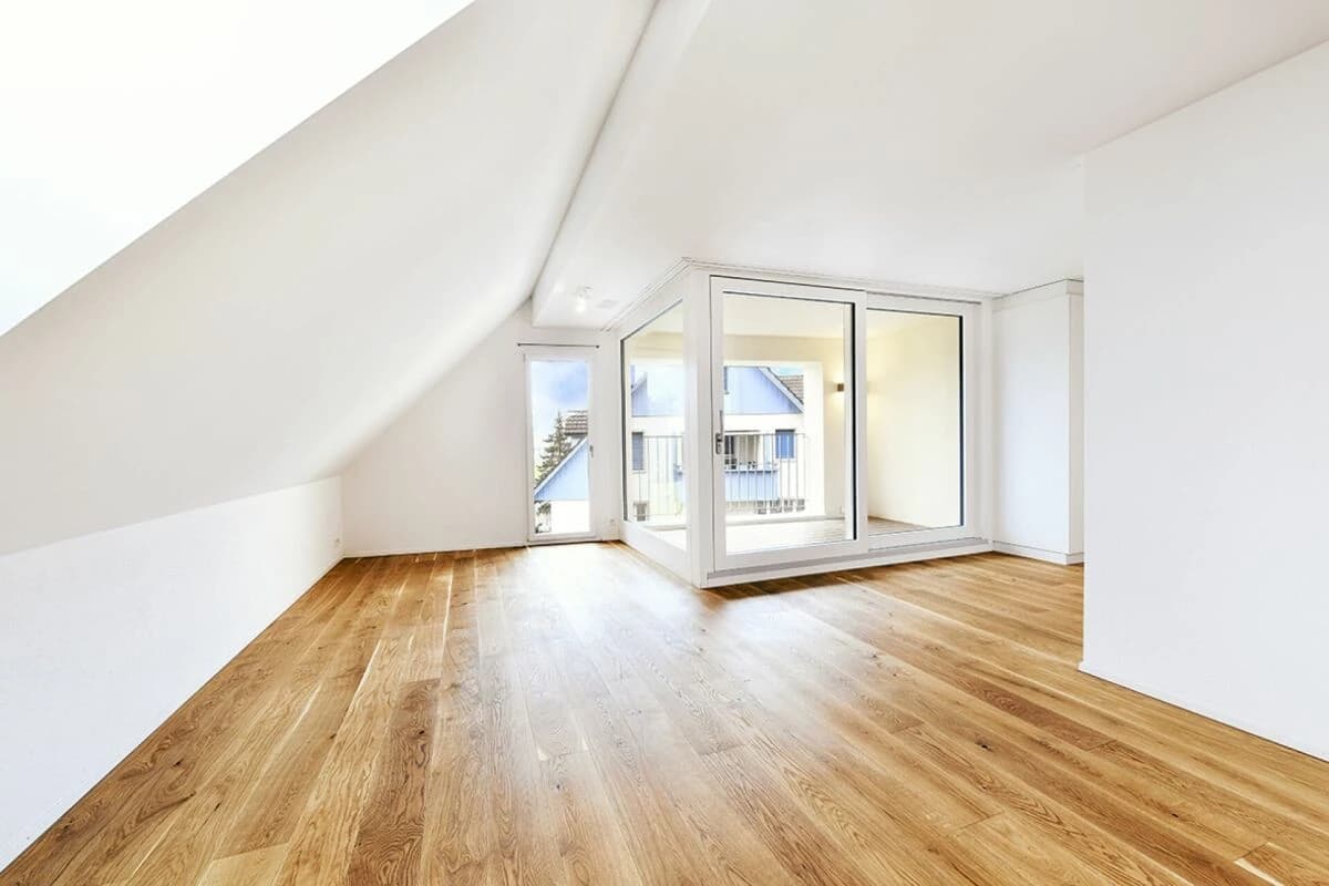 3.5-Zimmer Dachwohnung mit Loggia in Riedikon