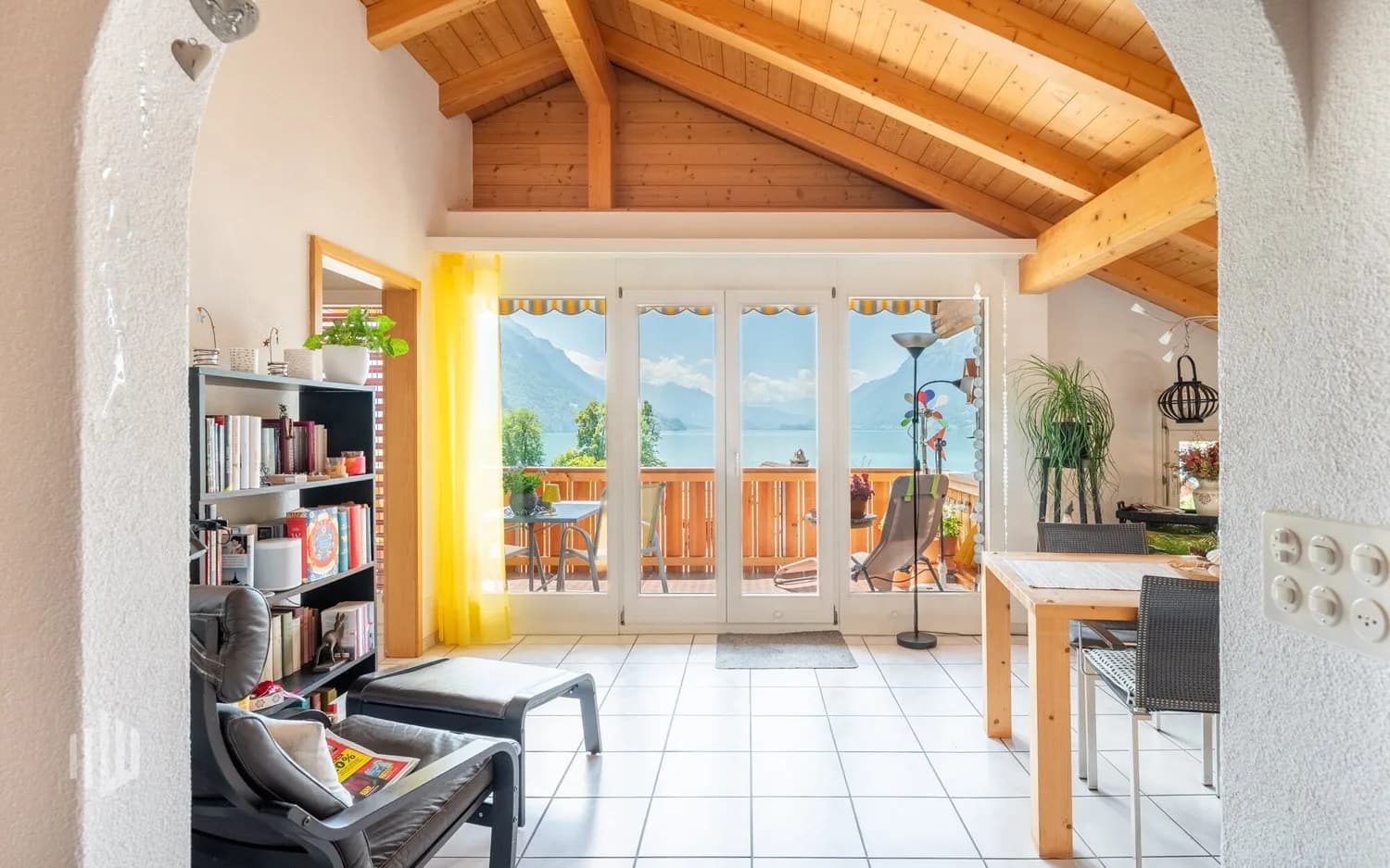 ImmoWyss -  Wohnen über dem Brienzersee mit unverbaubarer Seesicht