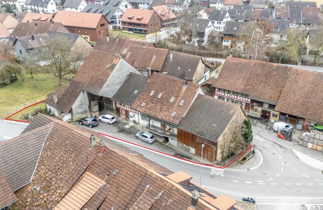 Potenzialreiches Bauernhaus mit drei Wohneinheiten und Scheune