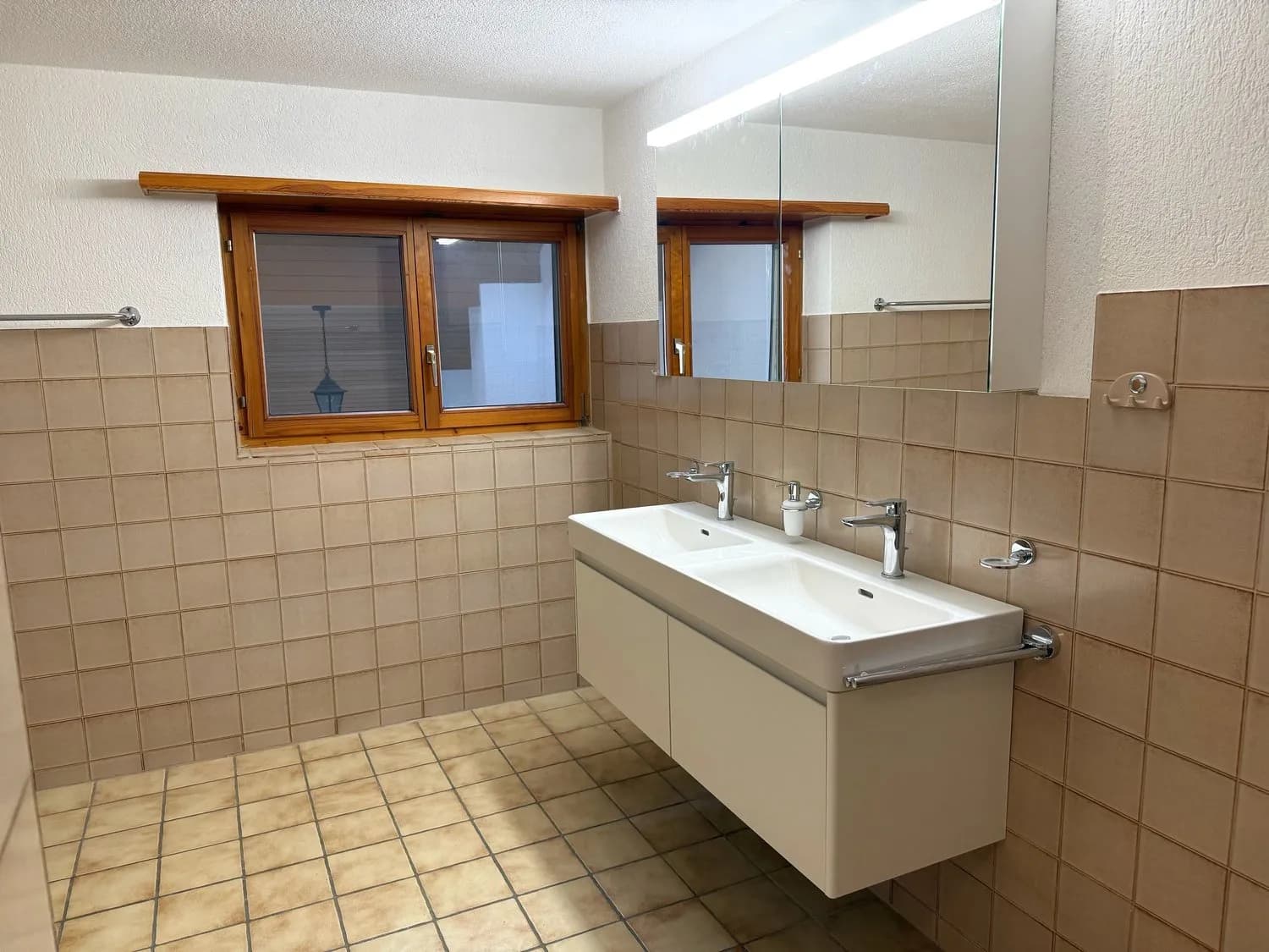 Modernisierte 4-Zimmer-Wohnung mit praktischem Parkplatz, Beggingen